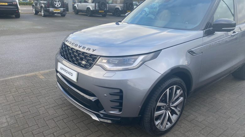 Land Rover Discovery 3.0 D300 Dynamic SE 5dr Auto Diesel Station Wagon